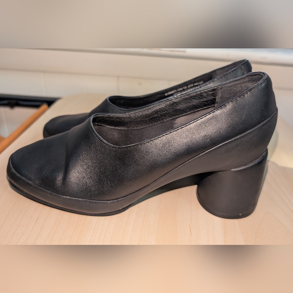 Camper Bonnie Black Leather Upright Pumps Women’s 37 (US 6.5)